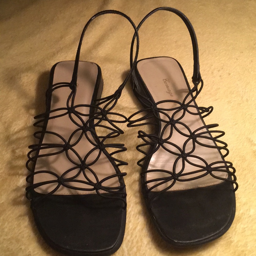 I am selling a small heel shoe